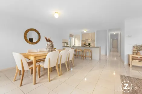 Property photo of 6 Wagner Close Cranbourne East VIC 3977