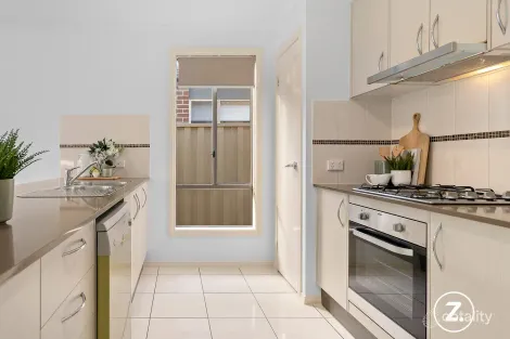 Property photo of 6 Wagner Close Cranbourne East VIC 3977