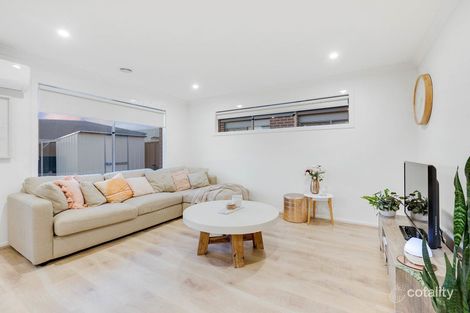 Property photo of 14 Naso Place Clyde North VIC 3978