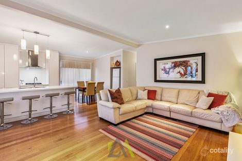 Property photo of 11 Bursaria Crescent Frankston North VIC 3200