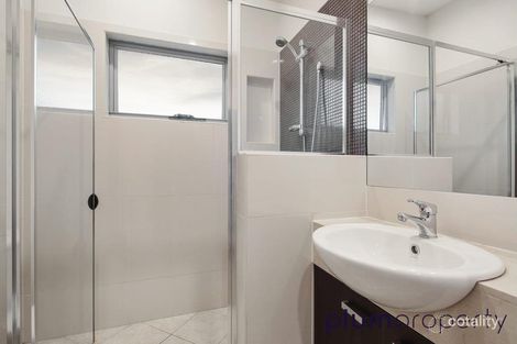 Property photo of 35 Waverley Road Indooroopilly QLD 4068