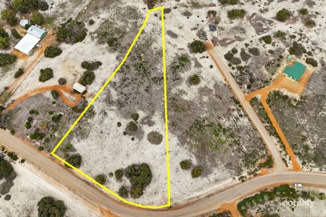 111 Banksia Rd, Hopetoun, WA 6348