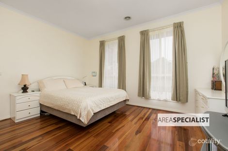 Property photo of 1 Macquarie Circle Waterways VIC 3195