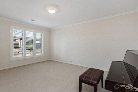 Property photo of 8 Tristania Drive Point Cook VIC 3030