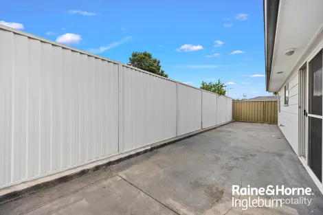Property photo of 33 Trobriand Crescent Glenfield NSW 2167