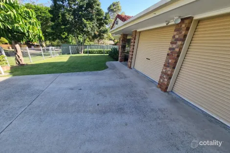 Property photo of 25 Beaufront Place Forest Lake QLD 4078