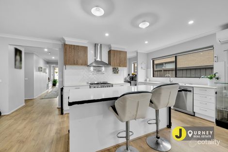 Property photo of 32 Shulze Drive Clyde North VIC 3978