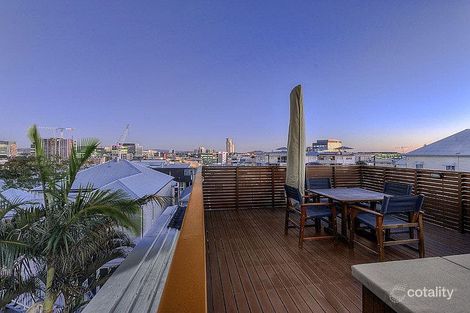 Property photo of 31 Small Street Teneriffe QLD 4005