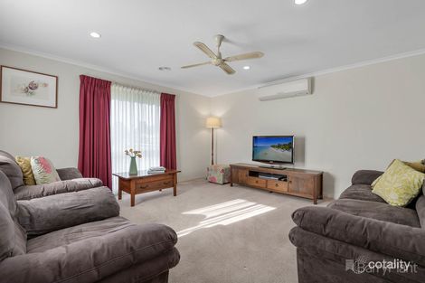 Property photo of 37 Simon Drive Pakenham VIC 3810