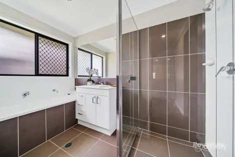 Property photo of 37 Daybreak Street Yarrabilba QLD 4207