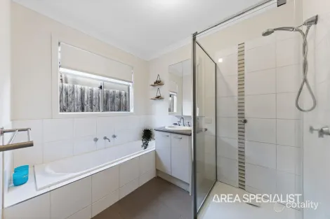 Property photo of 13 Ruby Avenue Koo Wee Rup VIC 3981
