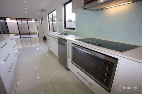 24 Byrnes St, Fairfield, QLD 4103