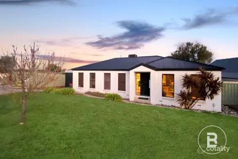 Property photo of 3 Carlisle Place Ironbark VIC 3550