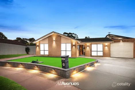 13 Ellery Ct, Cranbourne North, VIC 3977