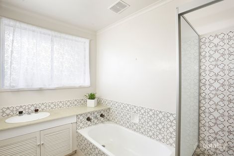 Property photo of 12 Kenwood Crescent Ringwood VIC 3134