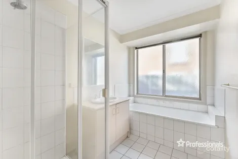 Property photo of 35 Banchory Avenue Hillside VIC 3037