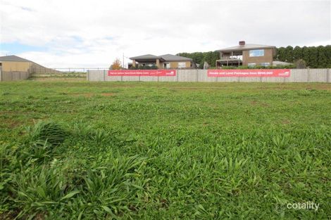 Property photo of 24 Bunyip Drive Drouin VIC 3818