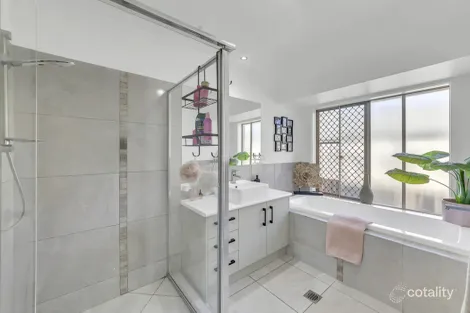 Property photo of 20 Bowerbird Street Deebing Heights QLD 4306