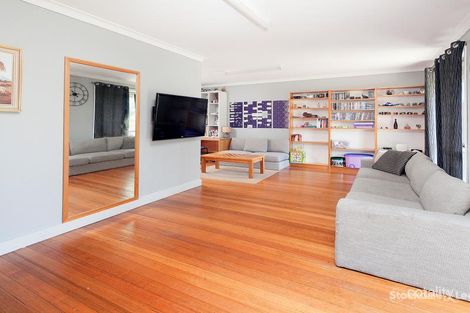 Property photo of 39 Isaac Smith Crescent Endeavour Hills VIC 3802