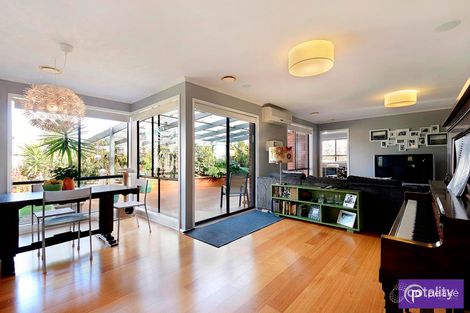 Property photo of 2 Baronet Walk Narre Warren South VIC 3805