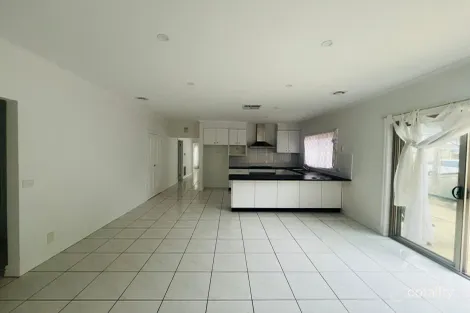 Property photo of 36 Masters Circuit Roxburgh Park VIC 3064