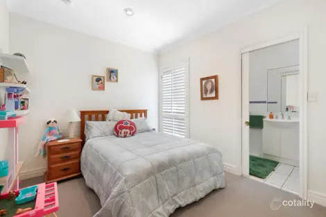 Property photo of 33 Meadowlake Drive Carrara QLD 4211