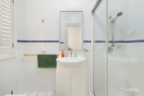 Property photo of 33 Meadowlake Drive Carrara QLD 4211