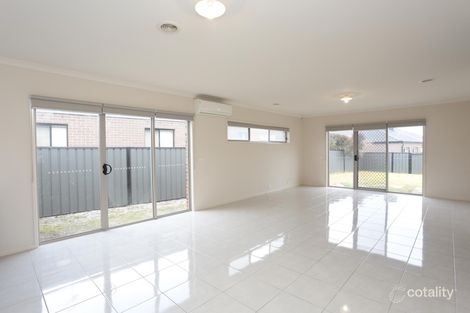 Property photo of 16 Oakgrove Drive Craigieburn VIC 3064