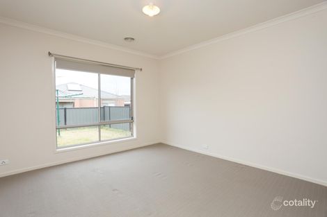 Property photo of 16 Oakgrove Drive Craigieburn VIC 3064