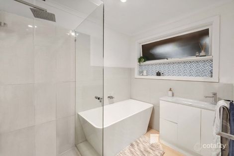 Property photo of 2 Darvall Court Werribee VIC 3030