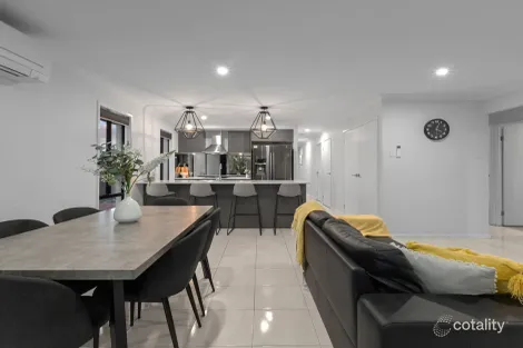 Property photo of 27 Rawlings Road Deebing Heights QLD 4306