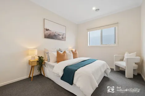 Property photo of 16 Crowlands Circuit Eynesbury VIC 3338
