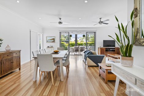Property photo of 2/8 Echlin Street Labrador QLD 4215