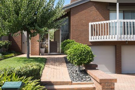 Property photo of 14 Little Boy Rise Endeavour Hills VIC 3802