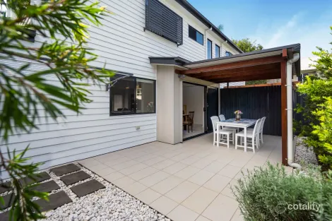 Property photo of 2/111 Ekibin Road Annerley QLD 4103