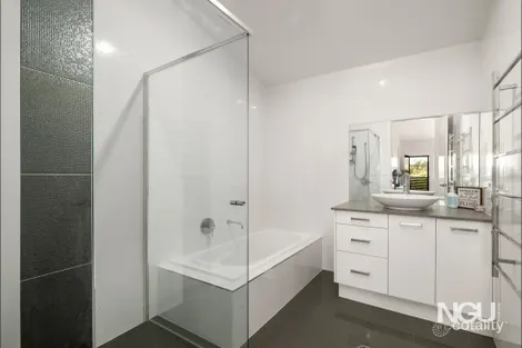 Property photo of 214 Lakeside Avenue Springfield Lakes QLD 4300