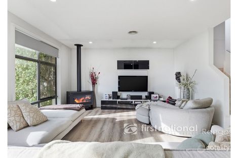 Property photo of 24 Stadium Circuit Mulgrave VIC 3170