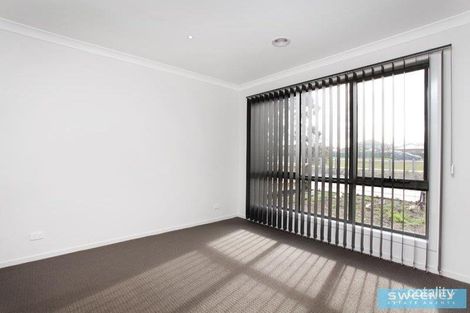 Property photo of 11 Riviera Drive Hillside VIC 3037