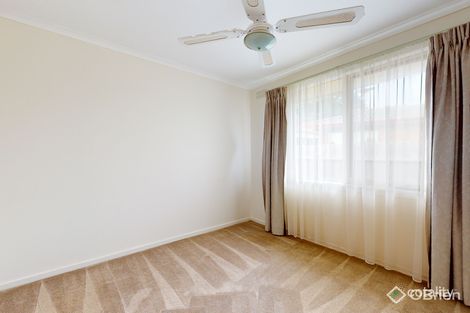 Property photo of 25 Crossdale Rise Endeavour Hills VIC 3802