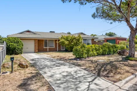 2 Holly Ct, Delacombe, VIC 3356