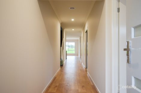 Property photo of 36 Troups Creek Promenade Narre Warren VIC 3805