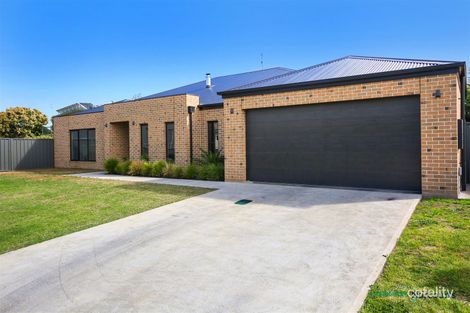 Property photo of 15 Manser Rise Alexandra VIC 3714