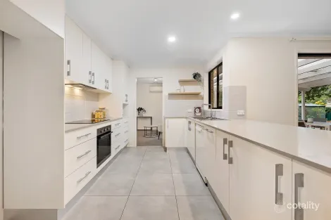 Property photo of 18 Truganini Place Chisholm ACT 2905