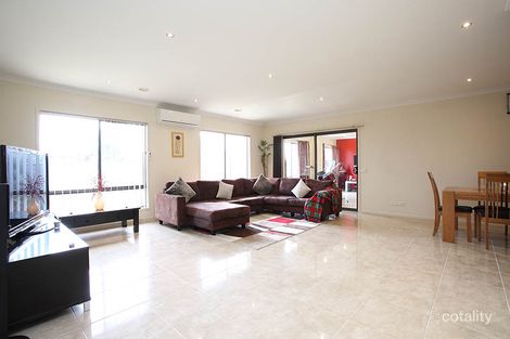 Property photo of 2 Northumbria Street Cranbourne East VIC 3977