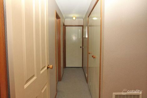 Property photo of 35 Gillingham Crescent Craigieburn VIC 3064