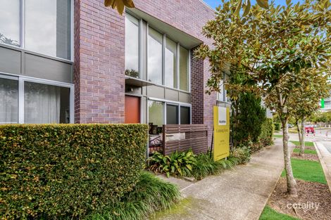 Property photo of 22 Lakefront Crescent Varsity Lakes QLD 4227