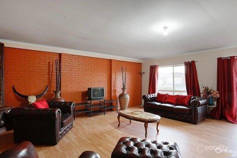 Property photo of 7 Isaac Smith Crescent Cranbourne VIC 3977