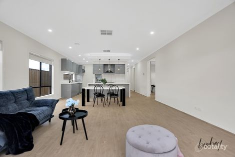 33 Tangelo St, Mickleham, VIC 3064