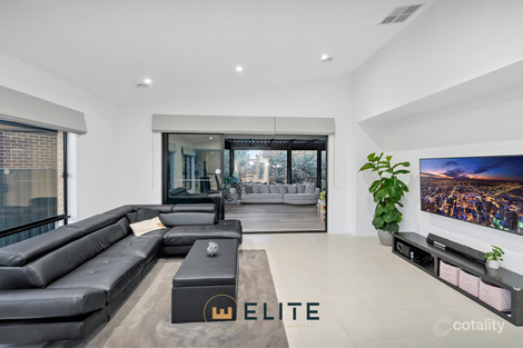 Property photo of 15 Deoro Parade Clyde North VIC 3978