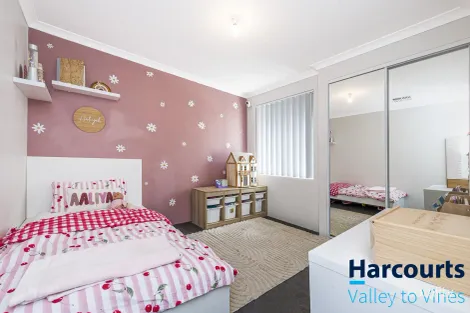 Property photo of 4 Lindley Grange Aveley WA 6069